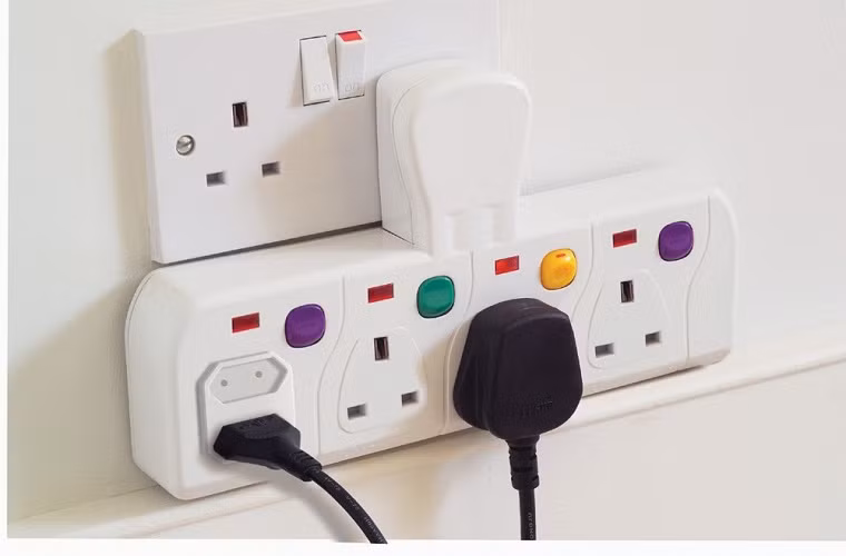 Ngôi nhà của bạn sẽ thực sự chạy hết công suất khi các ổ cắm được thiết kế từ 6 đến 8 giác cắm, phục vụ tối đa nhu cầu sử dụng đang ngày một tăng cao của mỗi cá nhân.