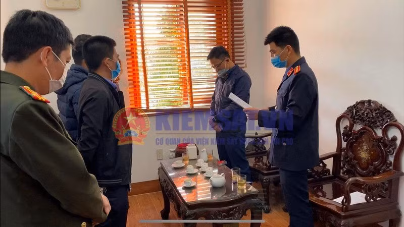 Vi sao 2 lanh dao co quan to tung huyen Vu Thu bi khoi to?