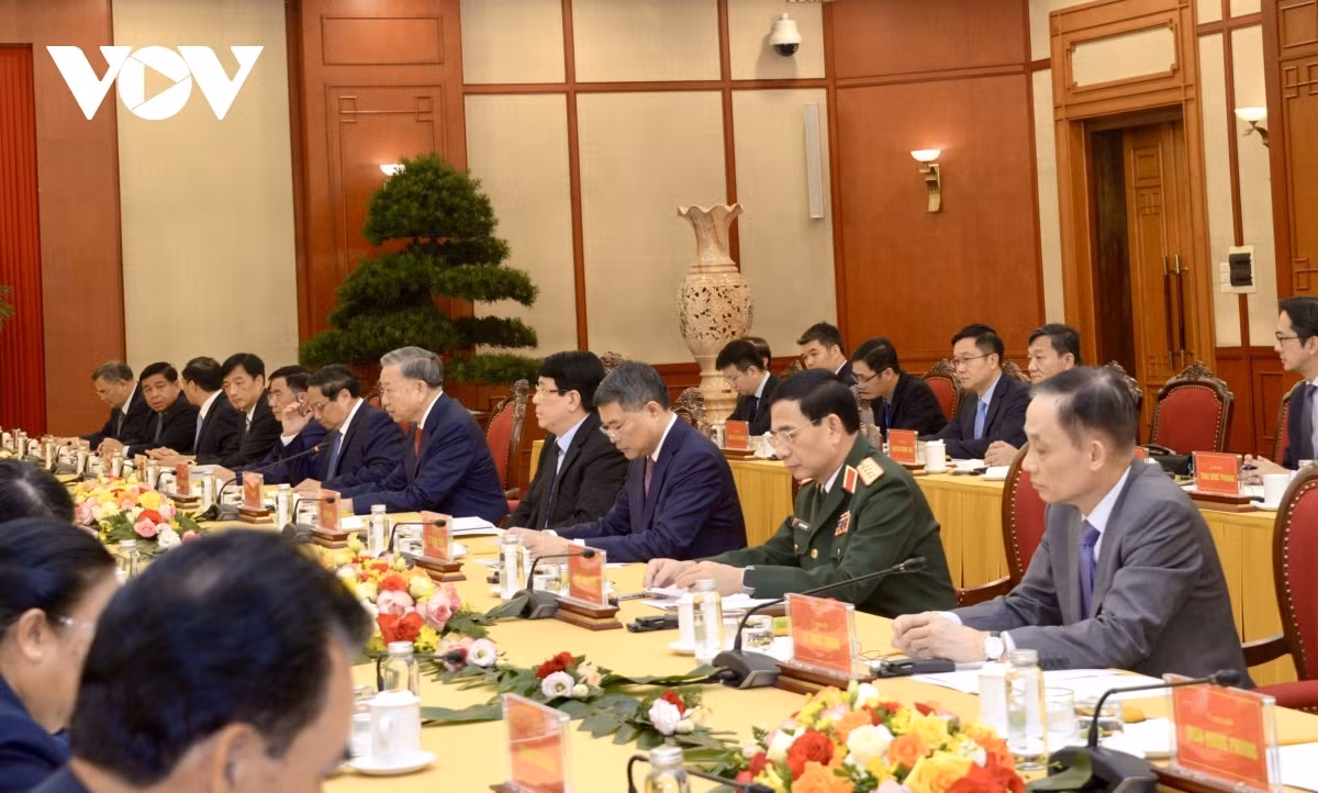 Tại buổi gặp, hai bên khẳng định, quan hệ Việt Nam - Lào là tài sản chung vô giá của hai dân tộc, là tất yếu khách quan và là nguồn sức mạnh to lớn nhất của hai đảng, hai nhà nước và nhân dân hai nước, cần tiếp tục phát huy, giữ gìn và truyền tiếp cho các thế hệ mai sau.