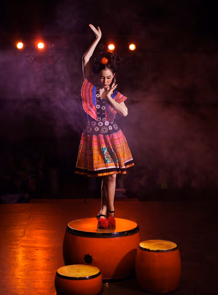 Đầu năm 2013, với Sen, Linh Nga một lần nữa gây được tiếng vang trong làng múa Việt Nam với một chương trình dàn dựng đầy chất lượng nghệ thuật.