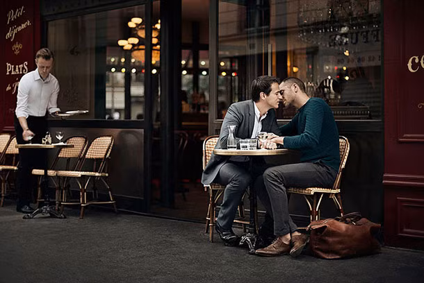 Nhiếp ảnh gia Braden Summers sống ở New York đã chụp được những bức ảnh tuyệt đẹp về các cặp đồng tính không chỉ ở những quốc gia có quan điểm thoáng, cởi mở về vấn đề này...