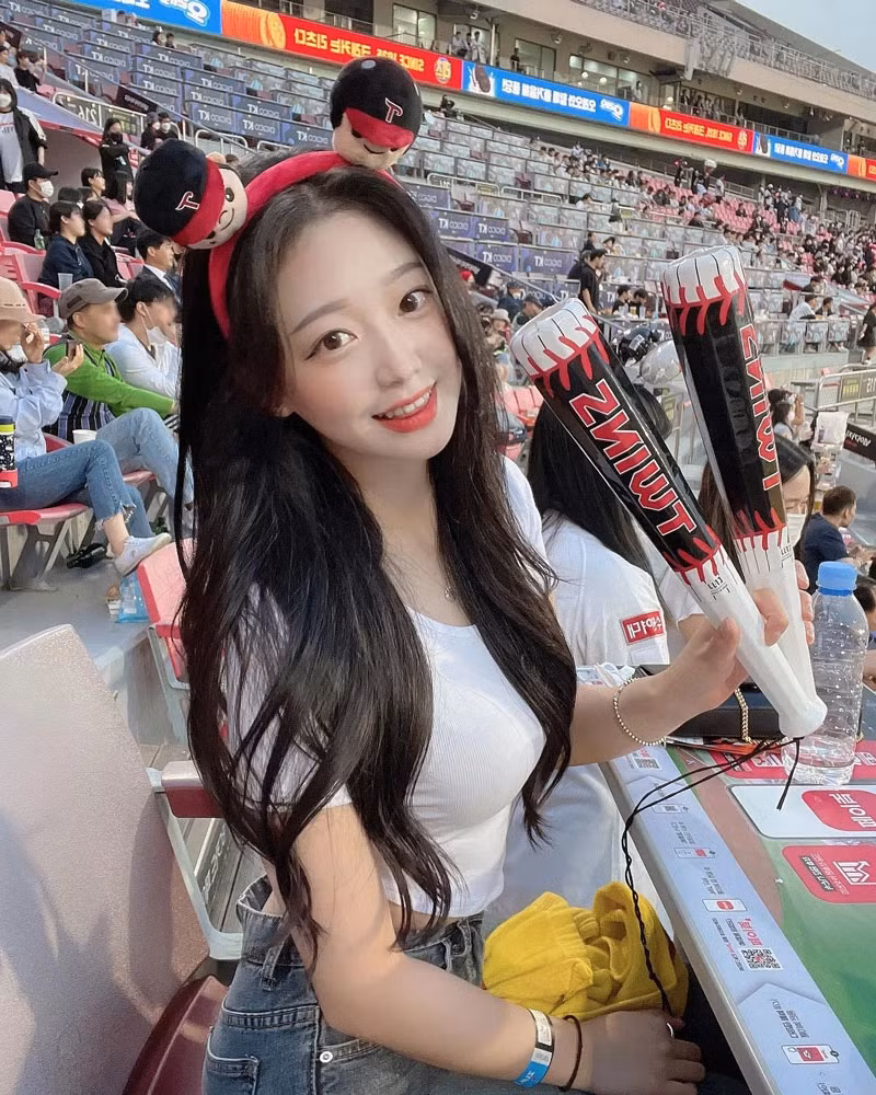 Hot girl hoạt náo viên xinh đẹp khiến người hâm mộ cảm thán - Hình 13 Hot girl hoat nao vien xinh dep khien nguoi ham mo cam than-Hinh-13