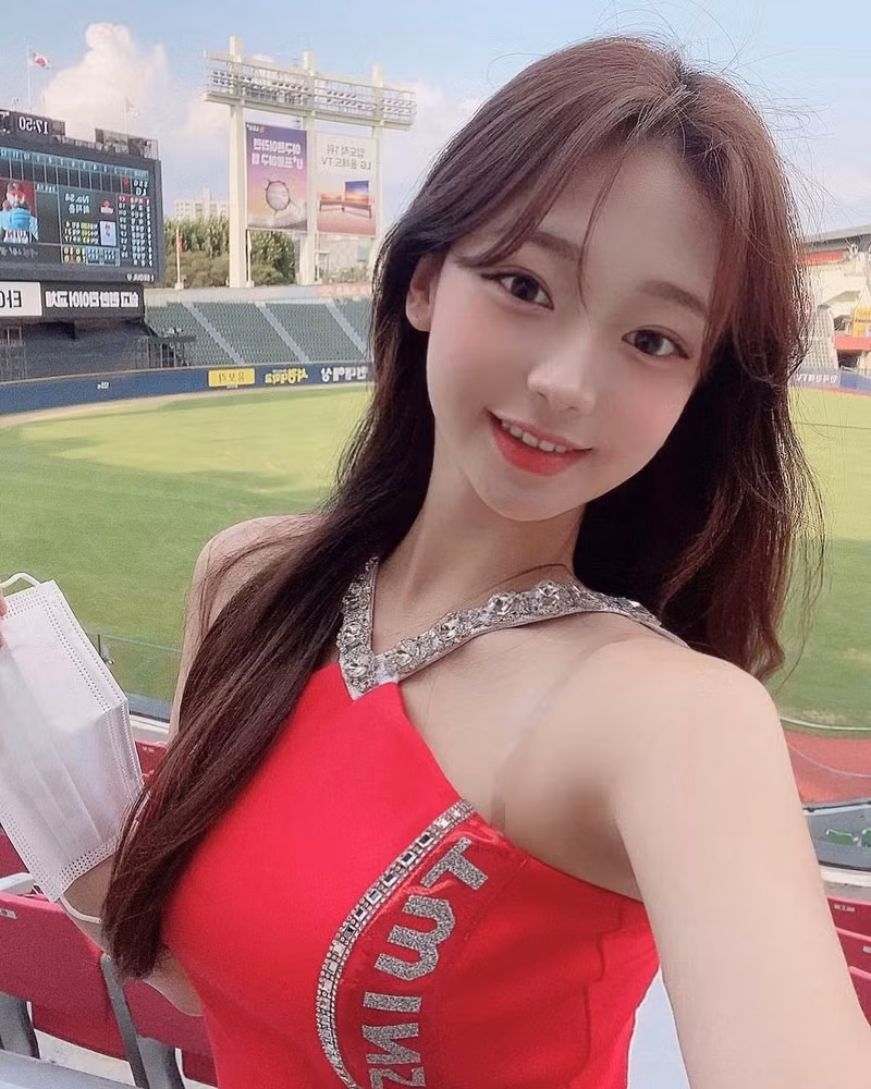 Hot girl hoạt náo viên xinh đẹp khiến người hâm mộ cảm thán - Hình 11 Hot girl hoat nao vien xinh dep khien nguoi ham mo cam than-Hinh-11