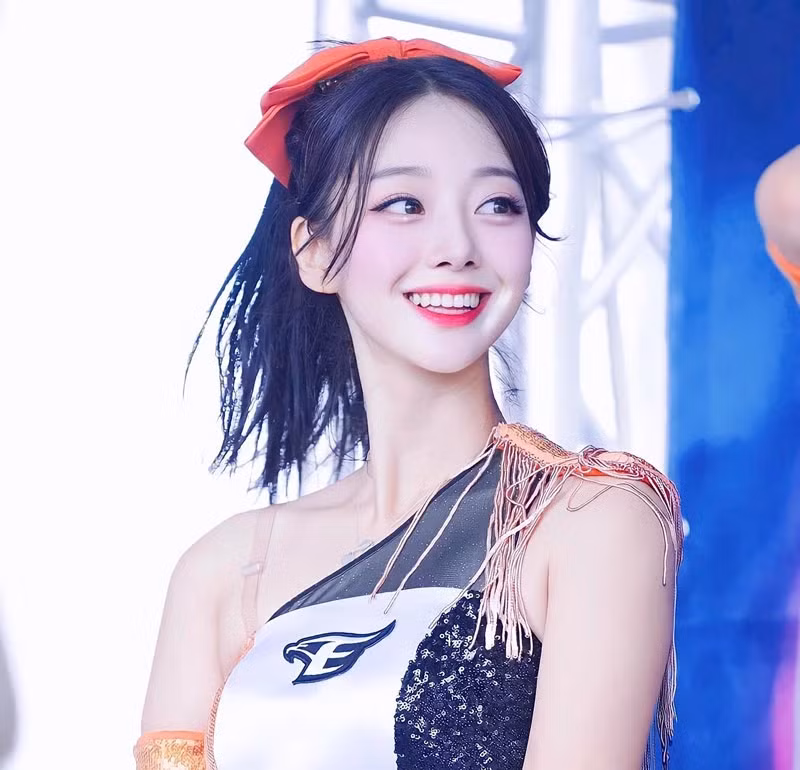 Hot girl hoạt náo viên xinh đẹp khiến người hâm mộ cảm thán Hot girl hoat nao vien xinh dep khien nguoi ham mo cam than