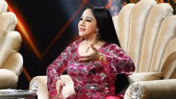 'Nữ hoàng rock' Ngọc Ánh: Bỏ con chạy show, từng kiếm 10 cây vàng - Hình 2 'Nu hoang rock' Ngoc Anh: Bo con chay show, tung kiem 10 cay vang-Hinh-2