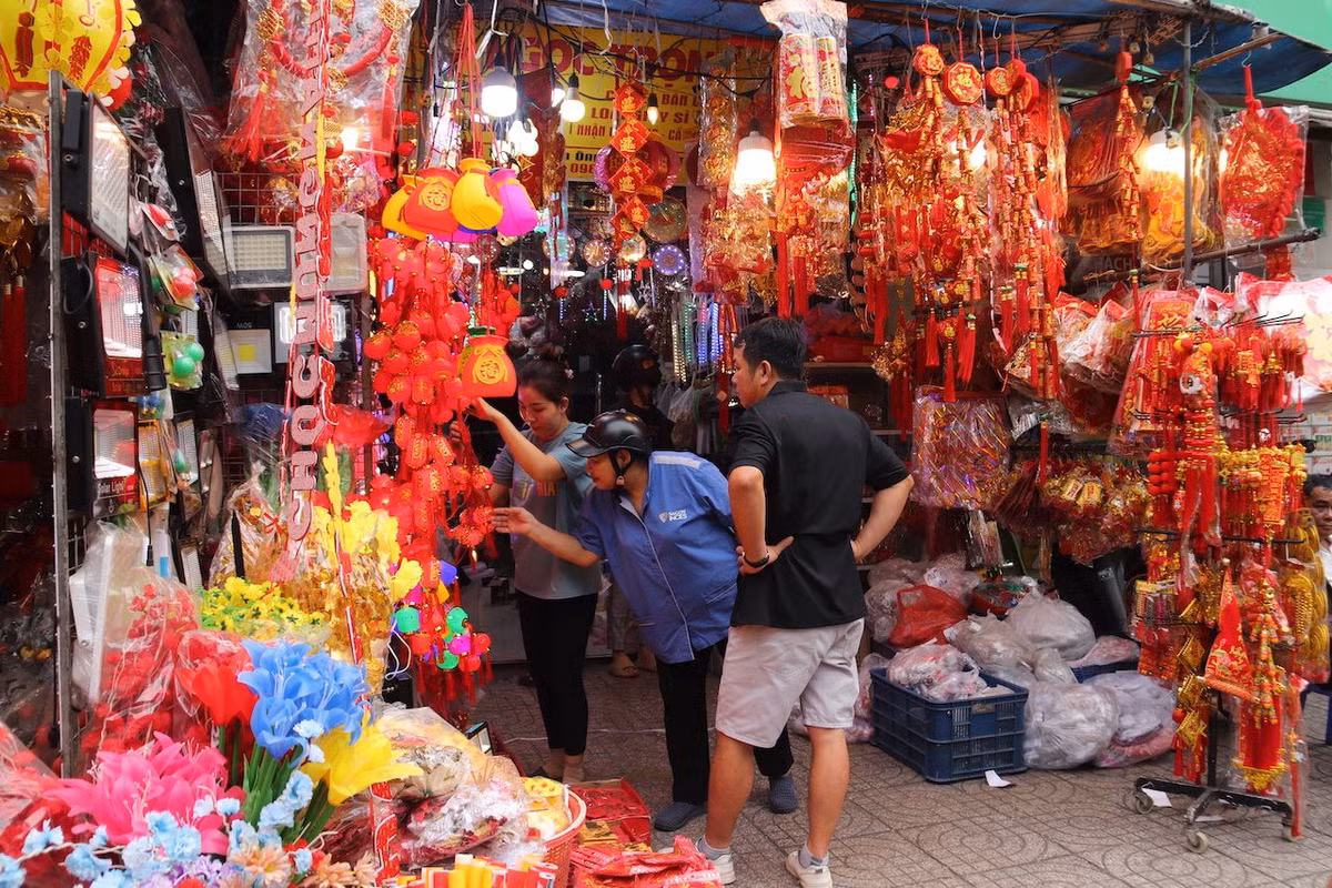 Pho long den TP.HCM ruc ro sac mau don Tet-Hinh-10