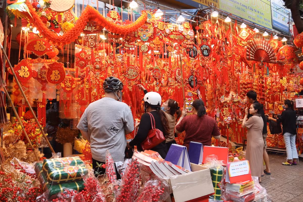 Pho long den TP.HCM ruc ro sac mau don Tet-Hinh-6
