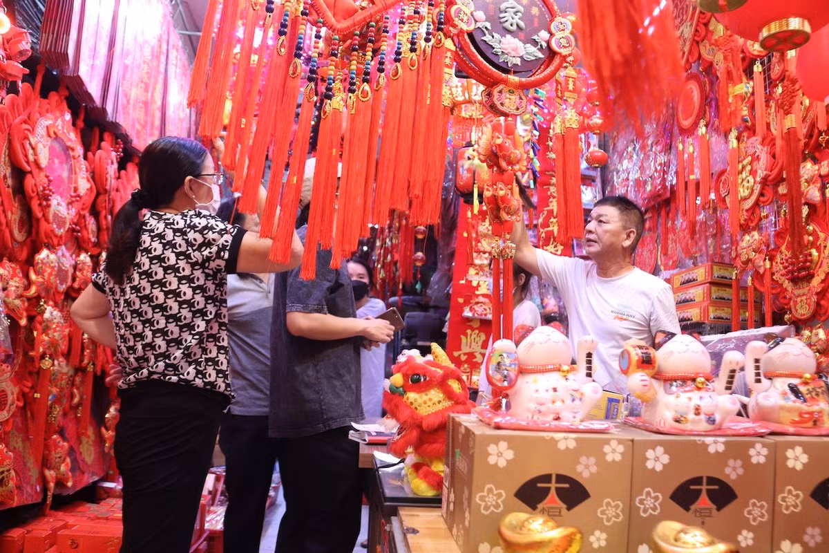 Pho long den TP.HCM ruc ro sac mau don Tet-Hinh-3