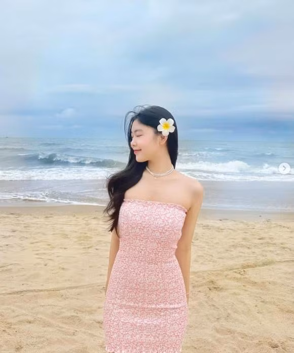 Con gái lớn Quyền Linh 'gây choáng' khi khoe loạt thành tích nổi bật - Hình 7 Con gai lon Quyen Linh 'gay choang' khi khoe loat thanh tich noi bat-Hinh-7