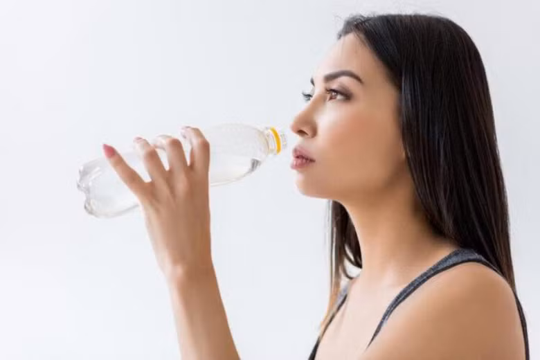 Người uống nước lọc và uống trà hàng ngày, ai sẽ khỏe hơn? - Hình 3 Nguoi uong nuoc loc va uong tra hang ngay, ai se khoe hon?-Hinh-3