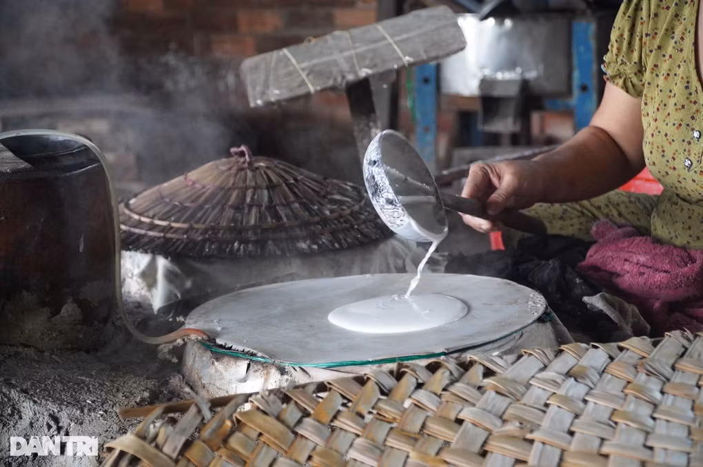 Lam ben noi nuoc soi, phu nu lang banh kiem tien trieu moi ngay-Hinh-2