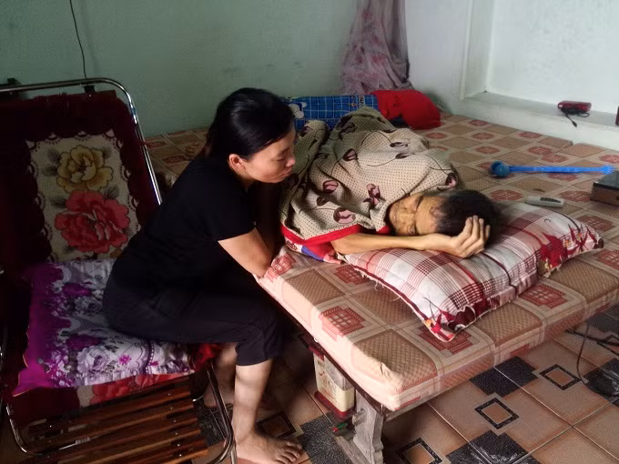 Nguoi thuong binh 30 nam “song” cung dong doi da hi sinh-Hinh-3