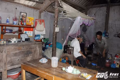 Tận cùng khốn khổ của mẹ già hơn 90 tuổi và 3 con điên dại - Hình 5 Tan cung khon kho cua me gia hon 90 tuoi va 3 con dien dai-Hinh-5