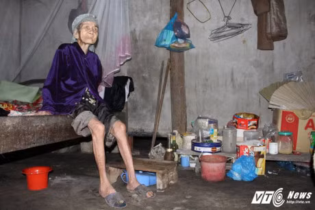 Tận cùng khốn khổ của mẹ già hơn 90 tuổi và 3 con điên dại - Hình 2 Tan cung khon kho cua me gia hon 90 tuoi va 3 con dien dai-Hinh-2