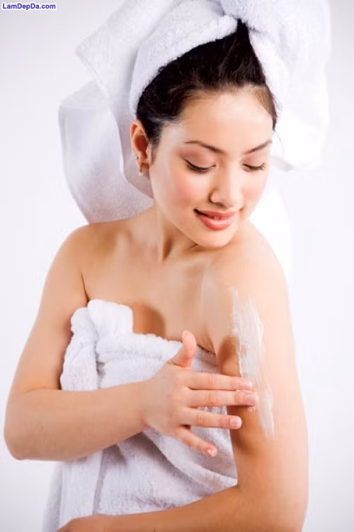 Tốt nhất khi mang thai, hãy lựa chọn những loại kem dưỡng với thành phần không phtalate, không paraben.