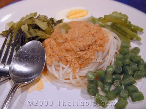 Mì lên men (kanom jeen): là món mì được làm từ gạo lên men, là bữa sáng tuyệt vời hay bữa ăn nhẹ đầu giờ chiều.