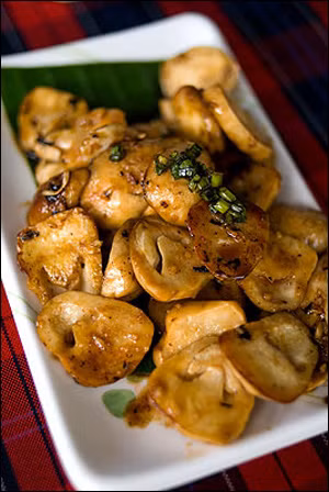 Nấm xào tiêu.