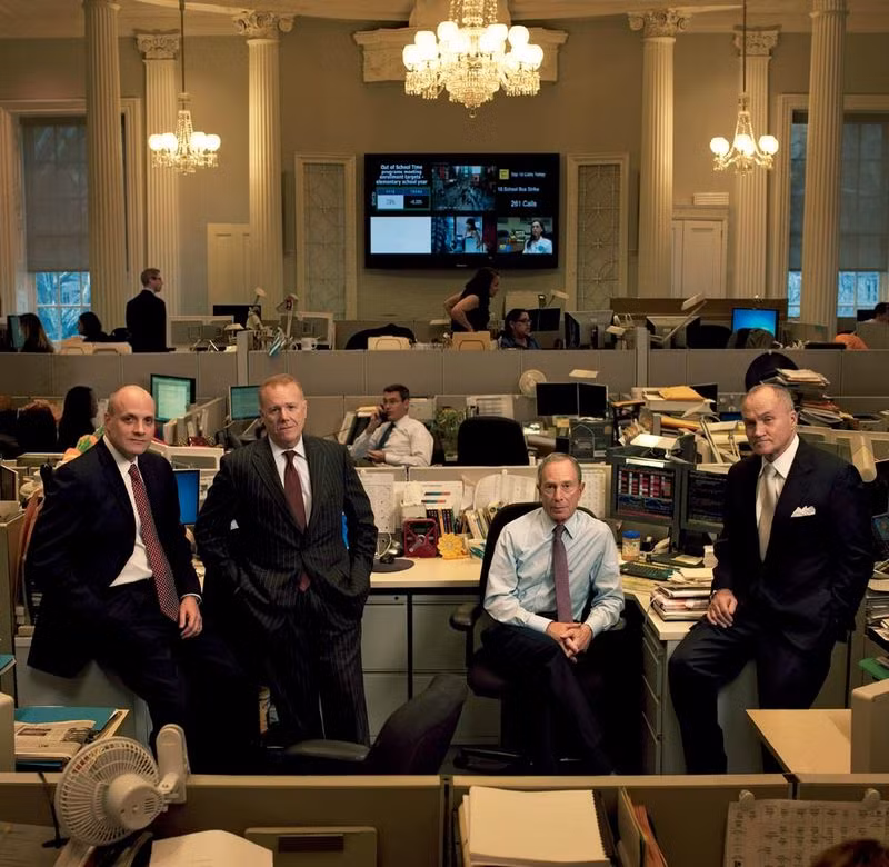 Với khối tài sản 31 tỉ USD và công ty Bloomberg Terminal, nguyên thị trưởng thành phố New York Michael Bloomberg chỉ nhận mức lương 1 USD/năm cho chức vụ đó.
