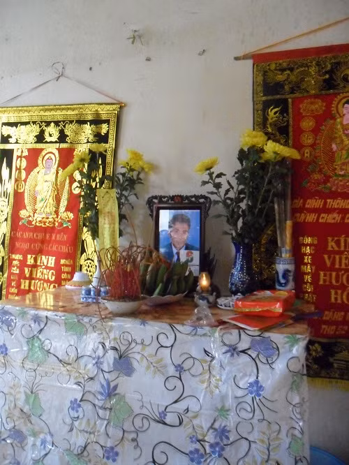 Di ảnh nạn nhân Nguyên