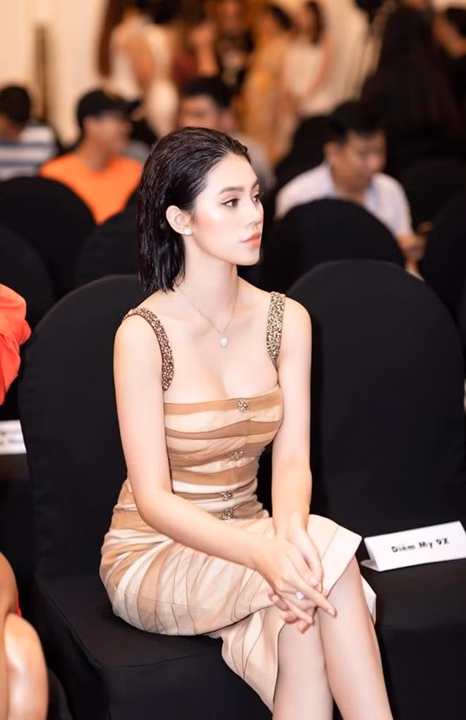 Người đẹp luôn biến hóa phong cách mỗi lần xuất hiện trước đám đông.