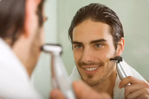 Dao cạo bị cùn. Ngay cả những người cạo râu kinh nghiệm nhất cũng có khi quên rằng dao cạo có tuổi thọ tương đối ngắn, chỉ khoảng hai tuần. Dùng những lưỡi dao cạo cùn có thể làm tổn hại da mặt bạn do râu tách khỏi nang lông không đều và để lại những vết trầy xước, chảy máu trên da mặt. Một lưỡi dao cạo tốt nên lướt dọc theo khuôn mặt với độ chính xác cao và không đau.