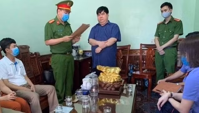 Triệt phá đường dây mua bán hóa đơn hơn 450 tỉ đồng Triet pha duong day mua ban hoa don hon 450 ti dong