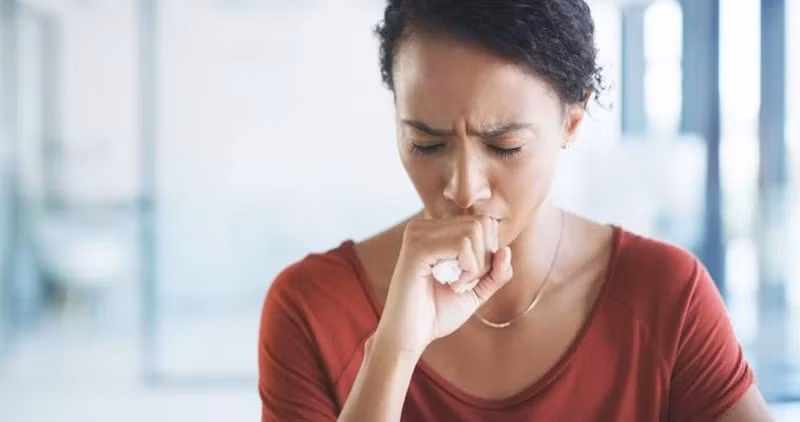  Dễ mắc bệnh truyền nhiễm hơn: Những người có hệ miễn dịch yếu dễ mắc các bệnh truyền nhiễm hơn. Bên cạnh ho và sổ mũi, những người này thường xuyên bị viêm xoang, nấm và nhiễm trùng tai.
