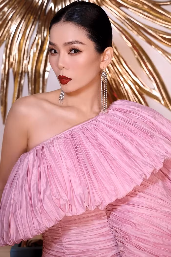 Sau cuoc hon nhan khong tron ven, Le Quyen thua nhan la nguoi it noi loi xin loi
