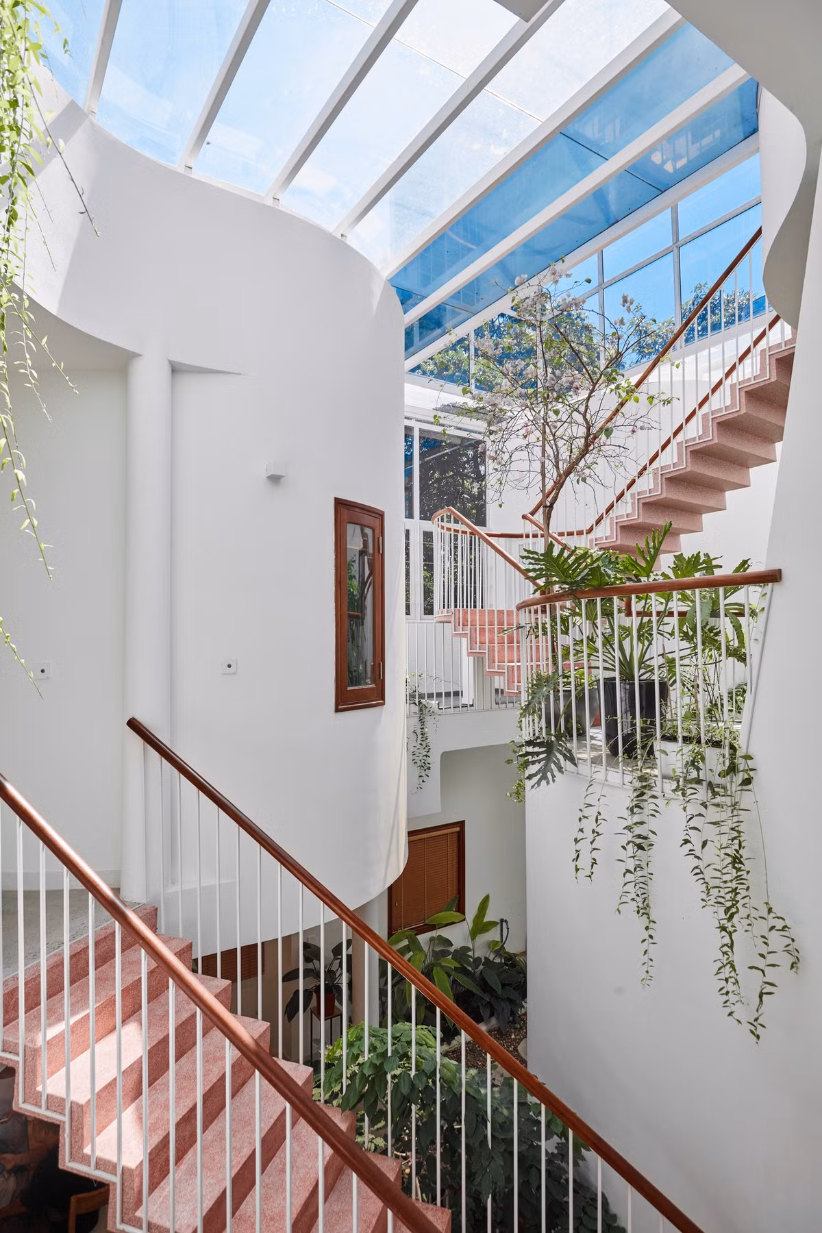 Ngôi nhà của nắng, cổng dùng ngói trộn đất sét gợi nhớ ký ức miền quê Ngoi nha cua nang, cong dung ngoi tron dat set goi nho ky uc mien que