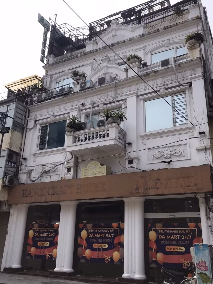 Nhiều chủ khách sạn cho biết, do dừng hoạt động quá lâu, chi phí thuê mặt bằng khu vực phố cổ lại rất cao, vì thế khách sạn phải trả lại mặt bằng do không thể duy trì thêm.