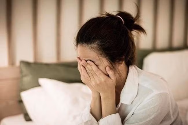 Chia tay bi ban trai cu dung 'clip nong' de doa, co gai tra dua