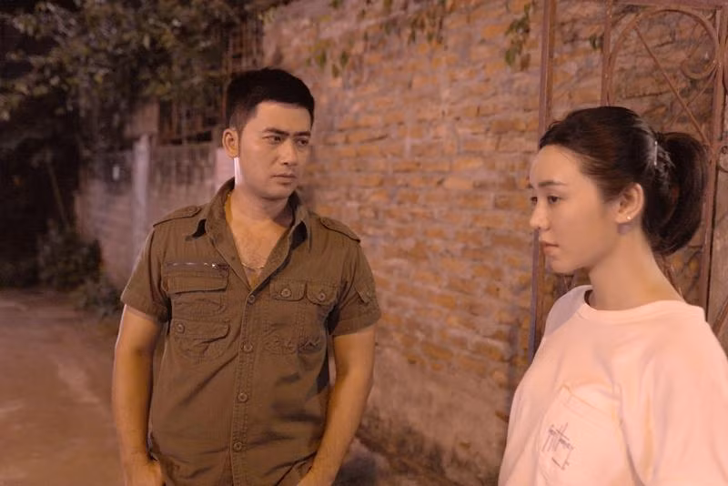 Bình An tố Quỳnh Kool ăn mắm tôm trước khi diễn cảnh hôn - Hình 2 Binh An to Quynh Kool an mam tom truoc khi dien canh hon-Hinh-2