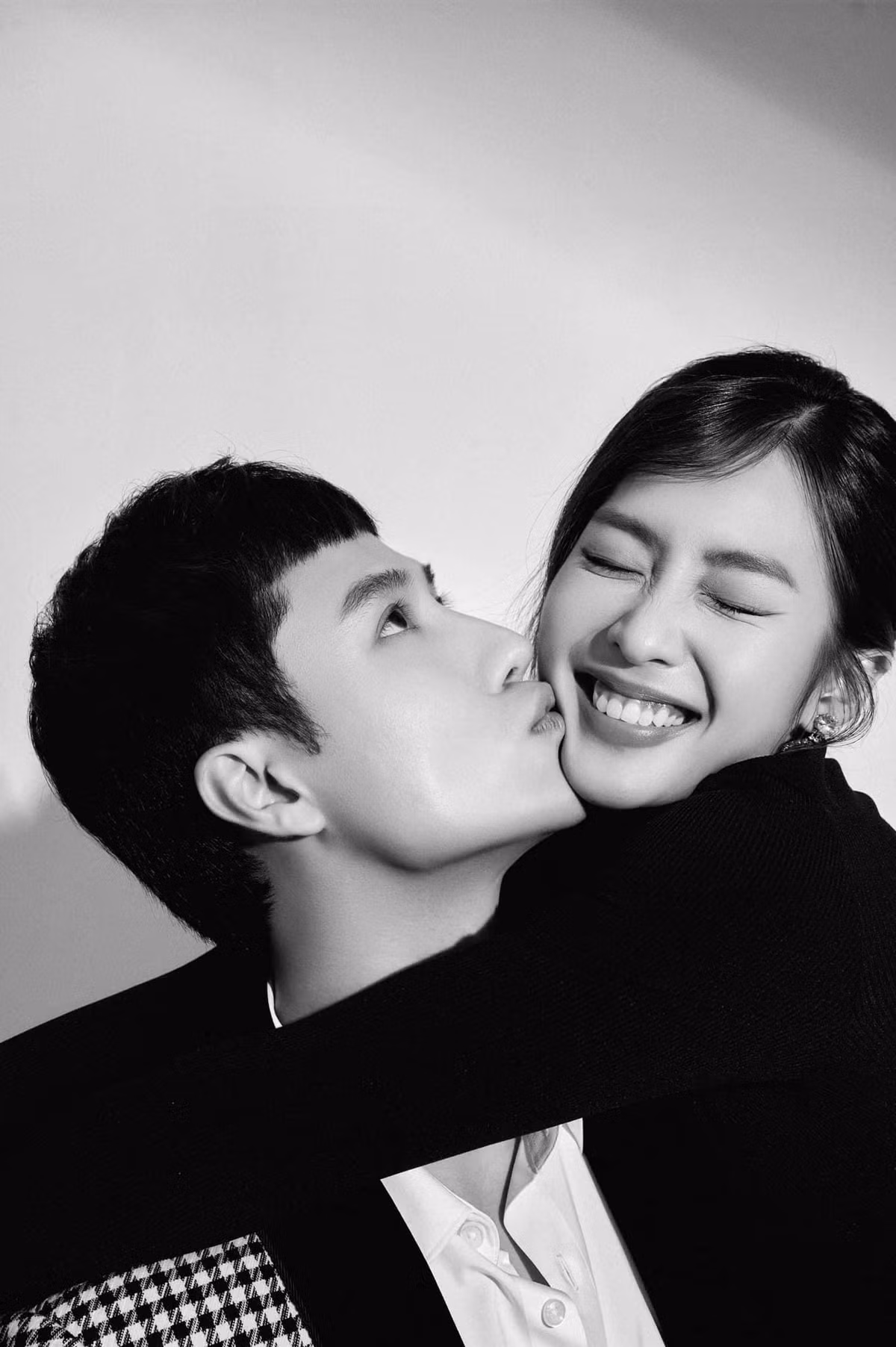 Khả Ngân dốc lòng kể hết tin đồn tình cảm với Thanh Sơn - Hình 5 Kha Ngan doc long ke het tin don tinh cam voi Thanh Son-Hinh-5