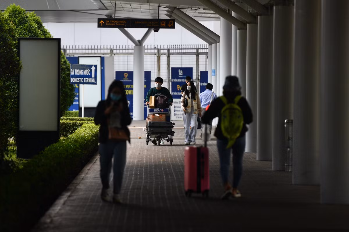 Trước đó, ngày 13/2, lãnh đạo Cục Hàng không cho biết đã thông báo cho nhà chức trách hàng không các nước, vùng lãnh thổ về việc Việt Nam gỡ bỏ hạn chế về tần suất khai thác các chuyến bay quốc tế từ ngày 15/2. Tần suất bay sẽ trở lại bình thường như trước khi xảy ra dịch Covid-19.