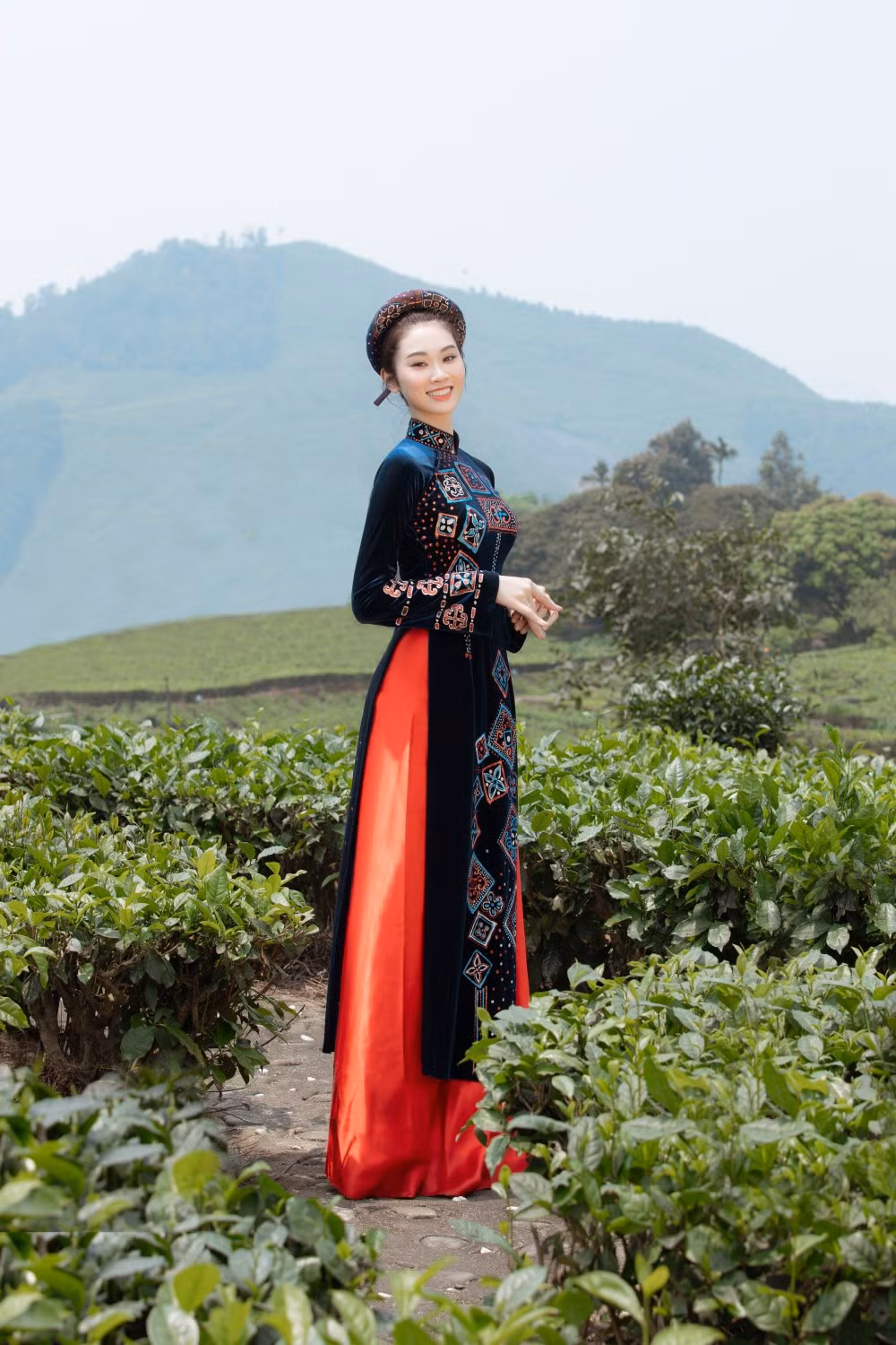 Thieu nu dan toc San Diu que Thai Nguyen co nhan sac nang tho-Hinh-7