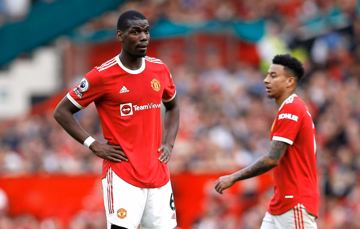 Paul Pobga (Man United - định giá: 55 triệu euro): Hè 2016, Raiola đứng ra làm trung gian để đưa Pogba trở lại khoác áo MU từ Juventus. Thương vụ này đã giúp "siêu cò" người Italy nhận khoản lót tay lên đến 20 triệu bảng. Trước khi mắc bệnh nặng, Raiola đã lên kế hoạch tìm cho Pogba bến đỗ mới khi cầu thủ này không hạnh phúc ở Old Trafford. Ông đã ra đi khi dự định chưa thể hoàn thành.