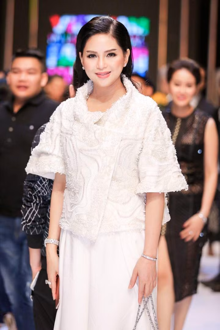Diễn viên Thuỷ Tiên 'Vị đắng tình yêu': Sống như bà hoàng, trẻ đẹp ở tuổi 52 - Hình 8 Dien vien Thuy Tien 'Vi dang tinh yeu': Song nhu ba hoang, tre dep o tuoi 52-Hinh-8