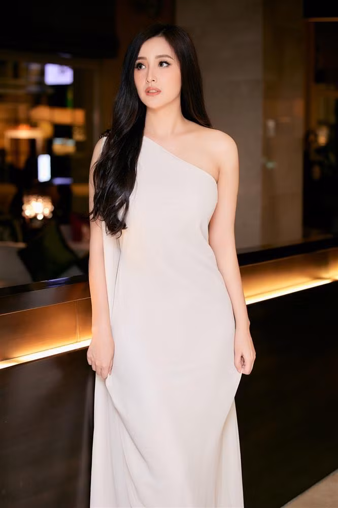 Nhung lan dai gia Mai Phuong Thuy mac do cu va cai ket muon xiu