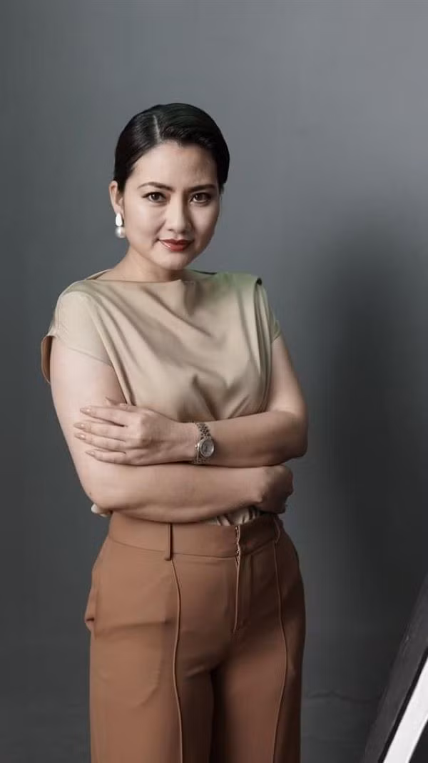 Dàn mỹ nhân Việt không ngại đổi diện mạo vì vai diễn: Việt Hương cắt trọc đầu - Hình 7 Dan my nhan Viet khong ngai doi dien mao vi vai dien: Viet Huong cat troc dau-Hinh-7