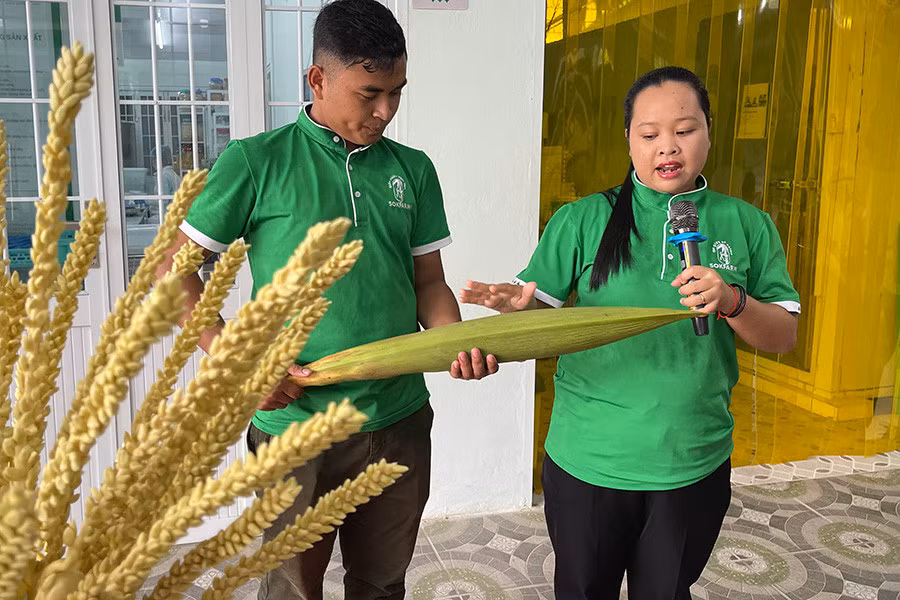 Cô gái Khmer kiếm bạc tỷ với nghề mát xa hoa - Hình 2 Co gai Khmer kiem bac ty voi nghe mat xa hoa-Hinh-2