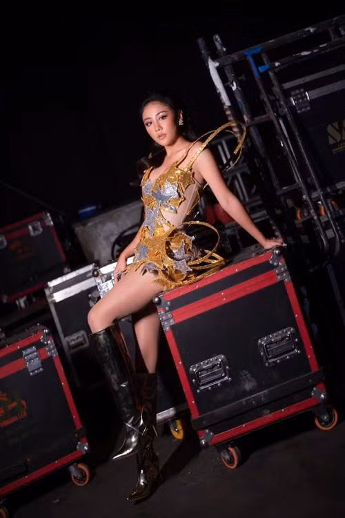 Van Mai Huong dung hang hoa hau toan thua vi tieu tiet-Hinh-6