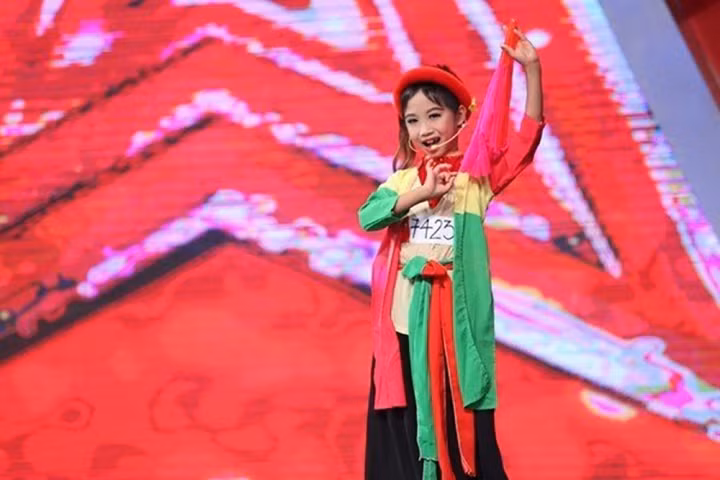 "Cậu bé Thị Mầu" Đức Vĩnh chật vật với nghề hát sau 7 năm đăng quang - Hình 2 "Cậu bé Thị Mầu" Đức Vĩnh chật vật với nghề hát sau 7 năm đăng quang ảnh 2