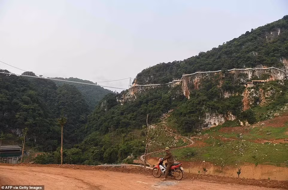 Can canh cau treo day kinh dai nhat the gioi o Viet Nam-Hinh-10