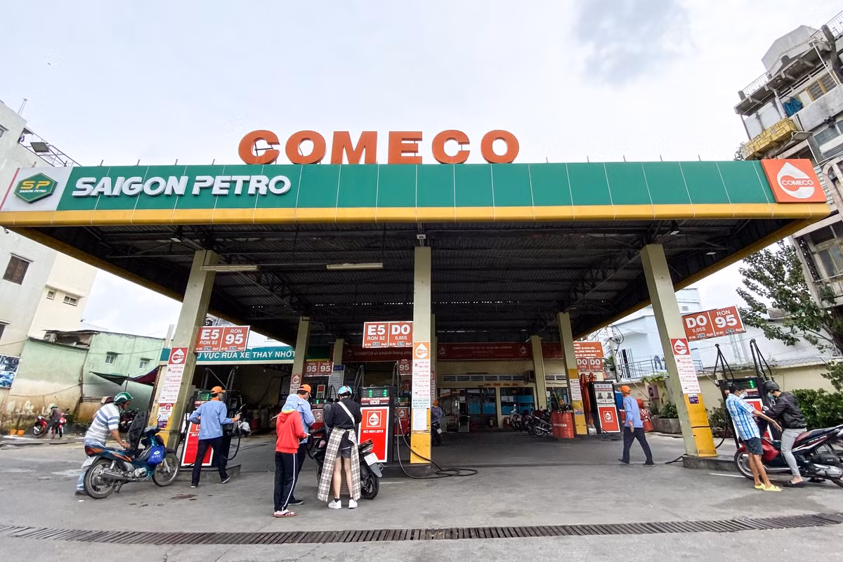 Theo ghi nhận, Công ty Cổ phần Vật tư - Xăng dầu (Comeco) là đơn vị sở hữu nhiều cửa hàng xăng dầu nhượng quyền thương hiệu Saigon Petro. Tất cả những cửa hàng này đều hoạt động kinh doanh bình thường.