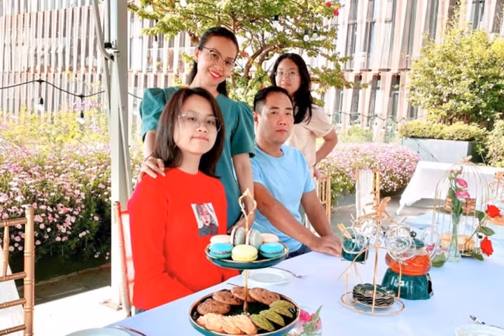 3 chi em vua tai sac vua giau, vien man trong showbiz Viet-Hinh-6