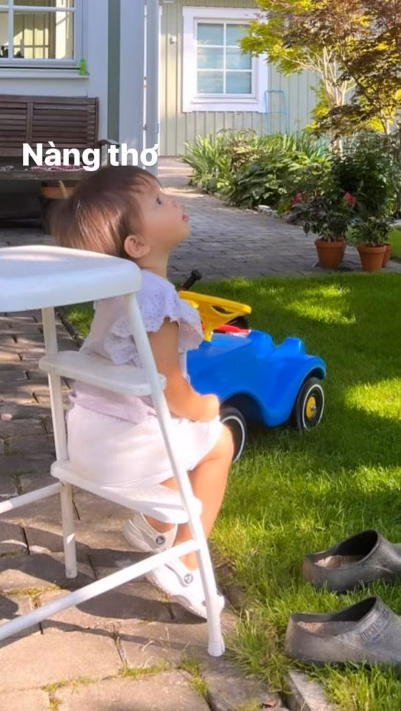 Subeo chup anh cho hai em: Lisa hoa nang tho, Leon ngoi im cung tau hai-Hinh-9