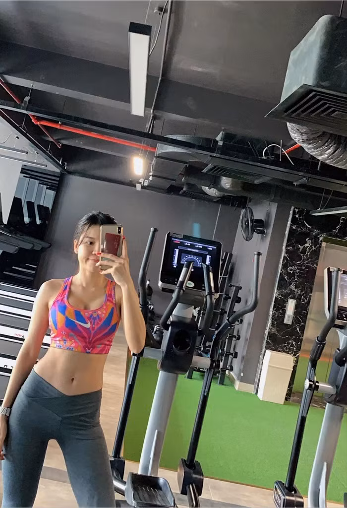 Bạn gái Đặng Văn Lâm: Từ béo ú trở thành nàng WAGs nóng bỏng - Hình 7 Ban gai Dang Van Lam: Tu beo u tro thanh nang WAGs nong bong-Hinh-7