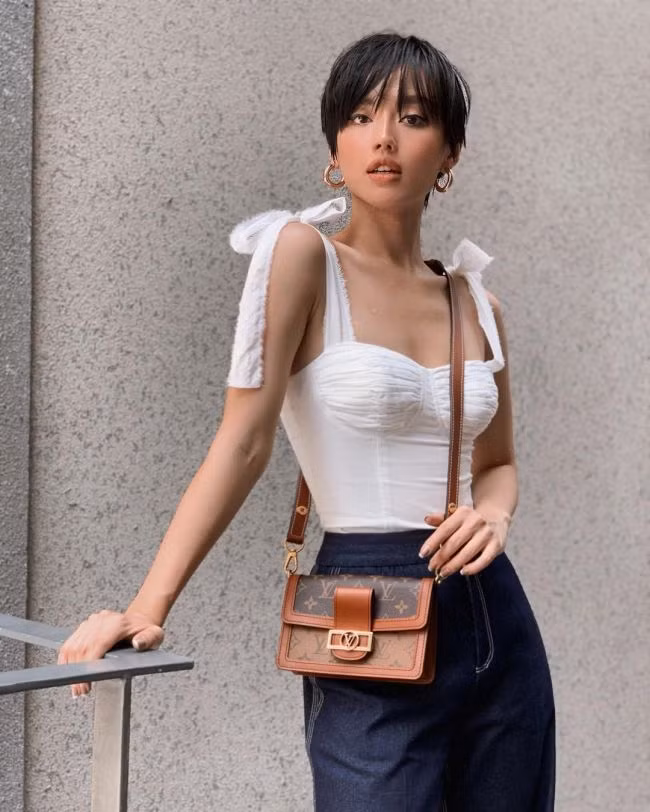 Họ mặc chúng xuống phố khoe cá tính thời trang qua cách mix đồ.