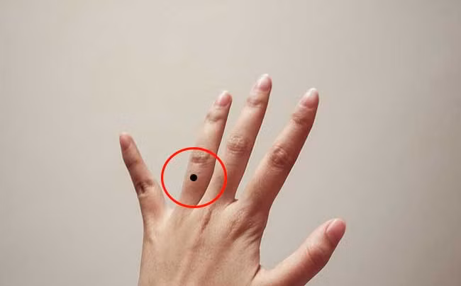 Quan sát xem nốt ruồi ở ngón tay nào, những người này có thể trở thành quý nhân trong cuộc sống của bạn. * Thông tin mang tính chất tham khảo, chiêm nghiệm.