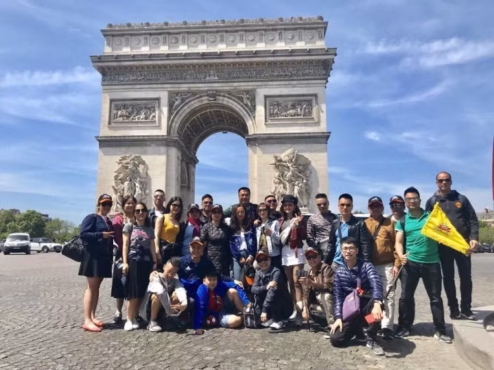 Sau 2 năm bán hàng online, hướng dẫn viên du lịch hạnh phúc lại được dẫn tour - Hình 2 Sau 2 nam ban hang online, huong dan vien du lich hanh phuc lai duoc dan tour-Hinh-2